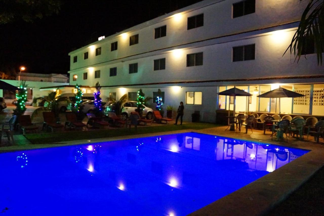 Hotel Las Dalias Inn Мерида Екстериор снимка